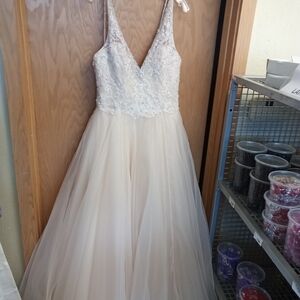 BRAND NEW OFF RACK Jasmine Wedding Dress in Cream and White